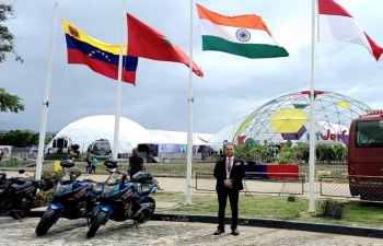 El Embajador Abhishek Singh asistio al evento anual de Turismo Internacional de Venezuela-FITVEN en Lecheria, Anzoategui. Tuvo conversaciones con interlocutores sobre como promover el turismo entre India y Venezuela. El Embajador tambien se reunio con el Ministro de Turismo, S.E. Ali Padron.